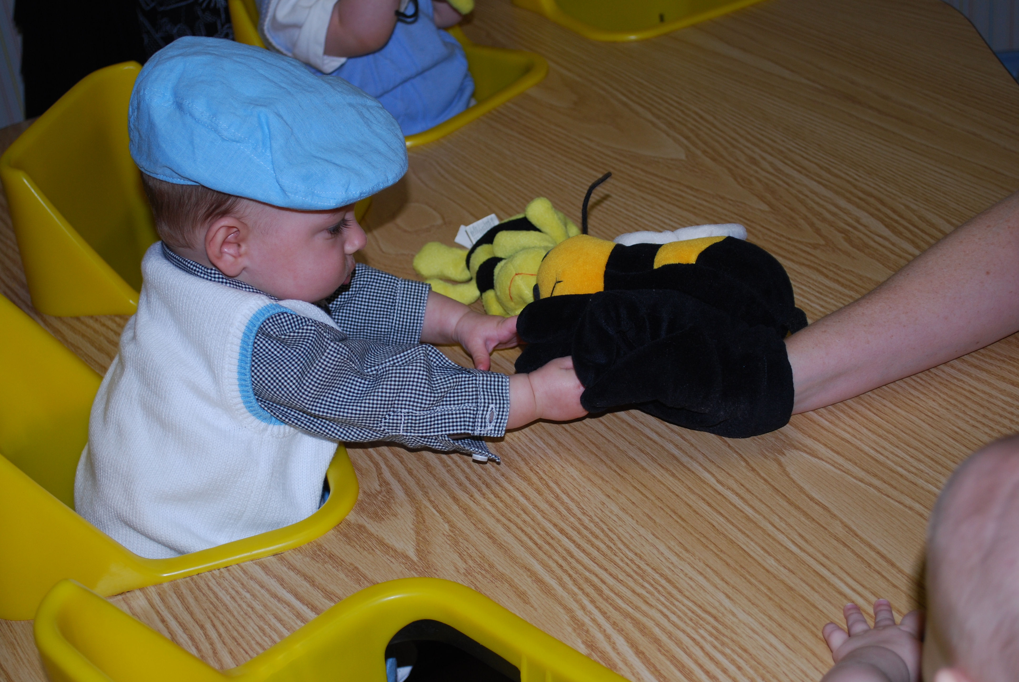 Learning that children should be "busy bees" and invite their friends to Bible Class.